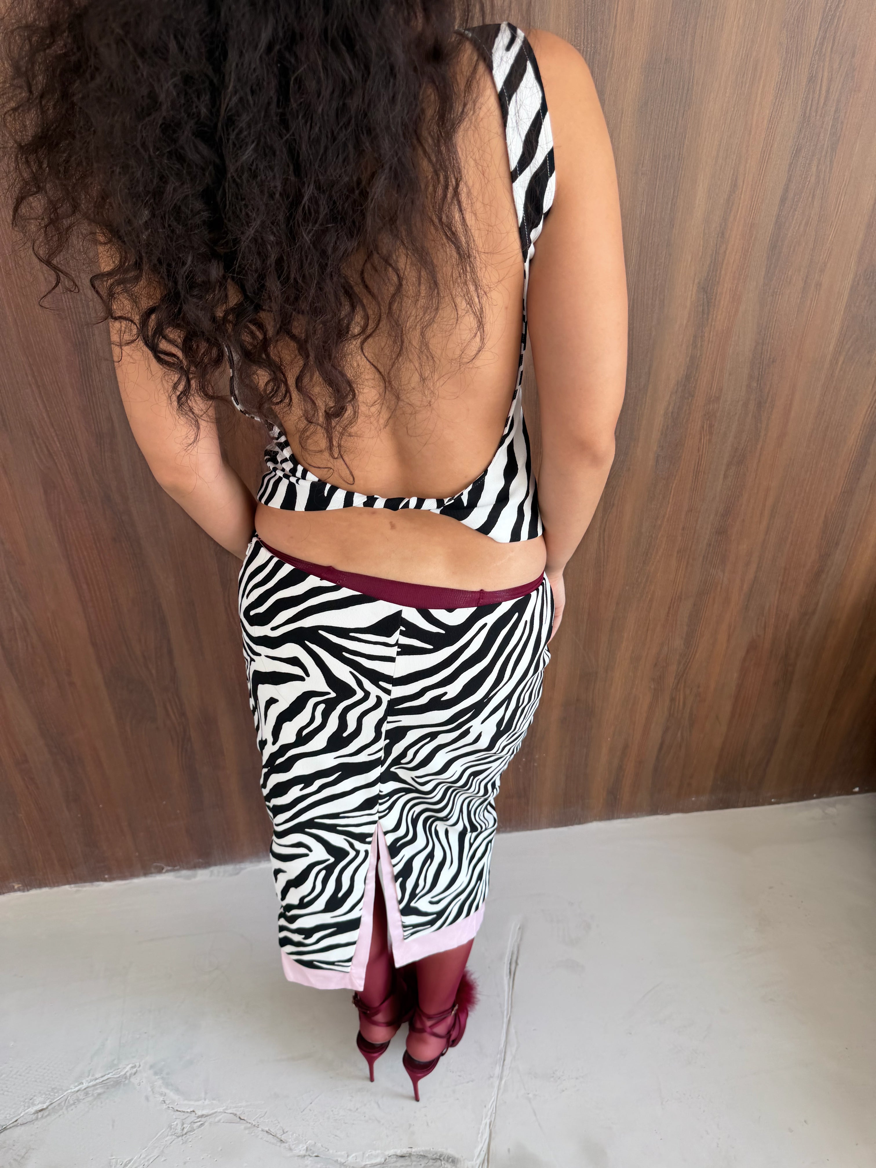 “plot twist” low-waist skirt